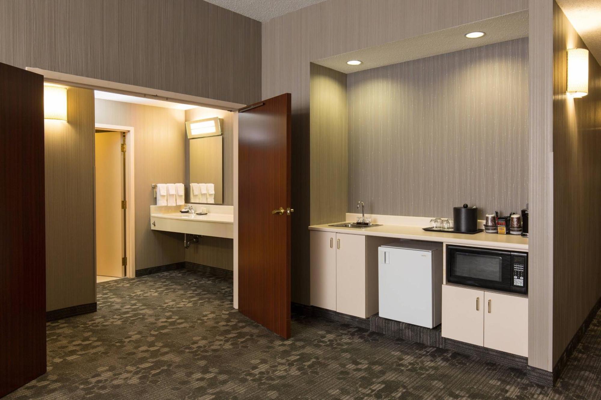 Courtyard Kansas City East/blue Springs Hotel 3*